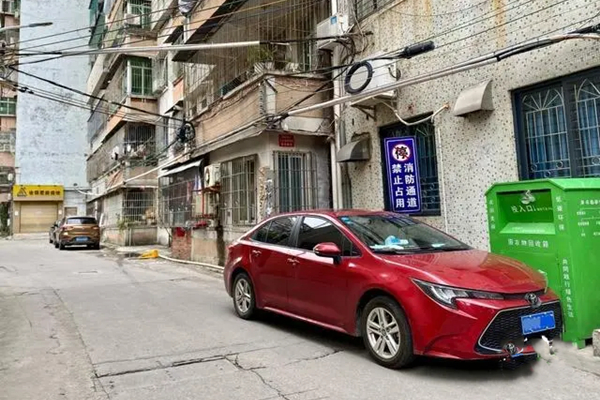 暢通消防通道，守護群眾安全！湛江坡頭消防聯(lián)合區(qū)交警大隊開展消防車通道專項整治